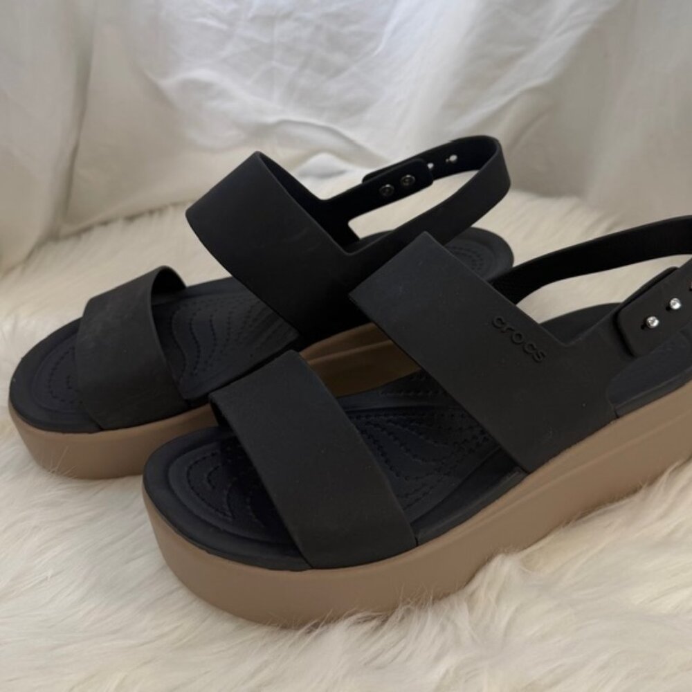 Crocs Brooklyn LiteRide Platform Sandals – Black/Tan Size 7W